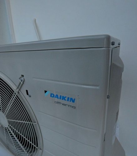 Αντλία Θερμότητας Daikin Altherma 6kW split συνδεδεμένη με ενδοδαπέδια στη Βέροια